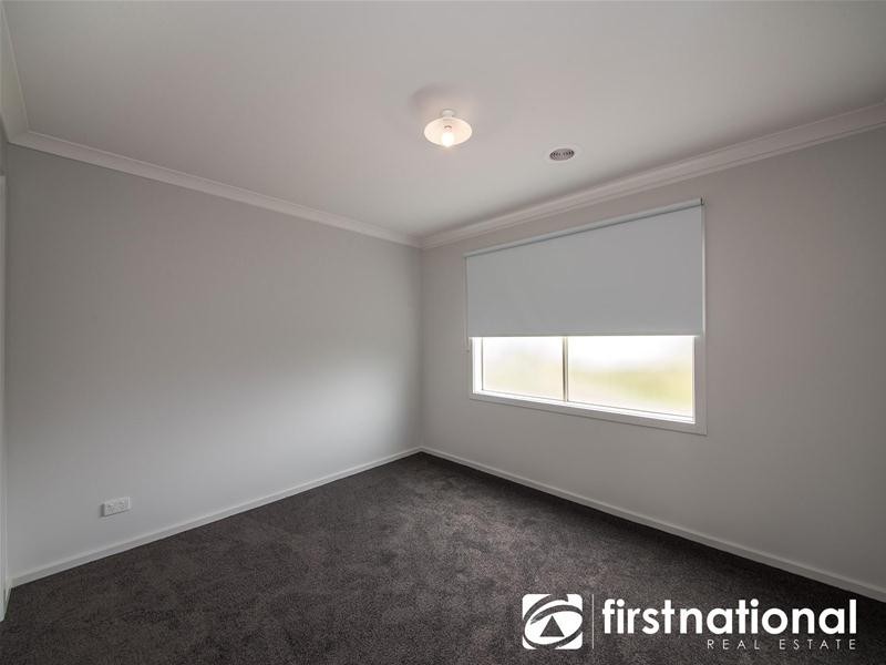 31/23 Atlantic Drive, Pakenham VIC 3810