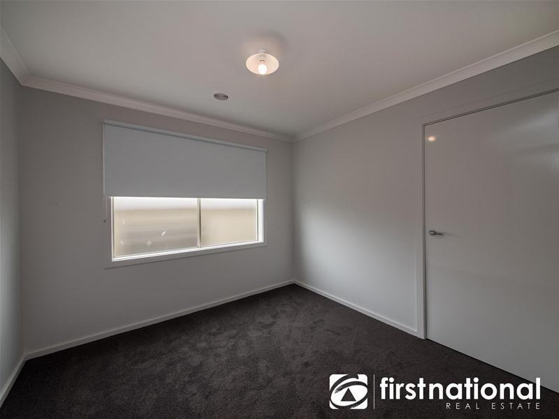 31/23 Atlantic Drive, Pakenham VIC 3810