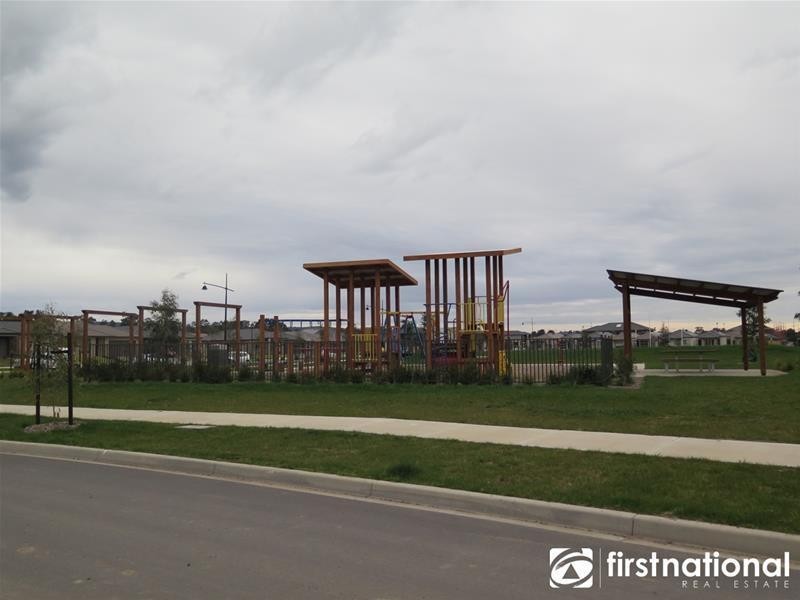 39 Heathcote Grove, Officer VIC 3809