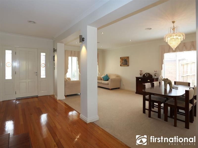 37  Cambridge Drive, Berwick VIC 3806