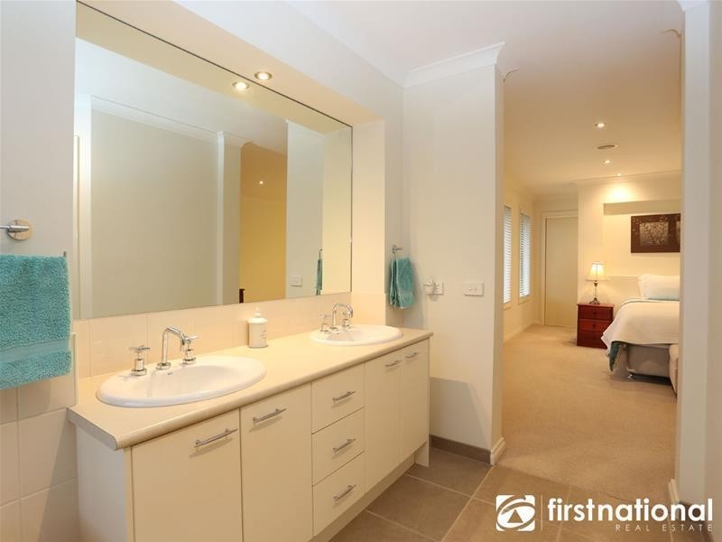 37  Cambridge Drive, Berwick VIC 3806