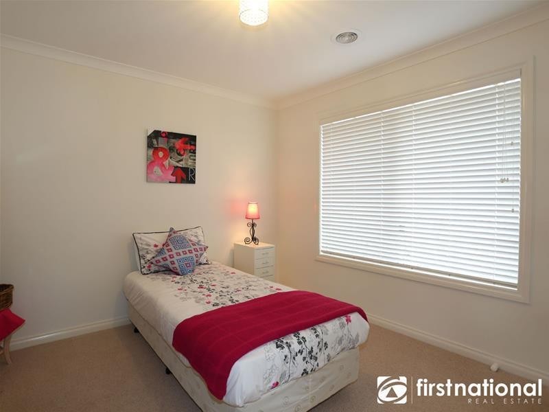 37  Cambridge Drive, Berwick VIC 3806