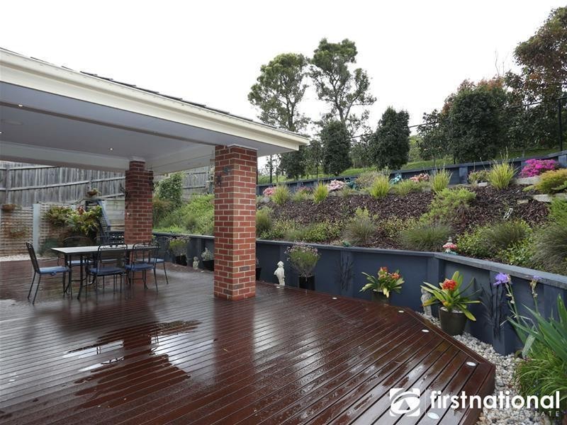 37  Cambridge Drive, Berwick VIC 3806