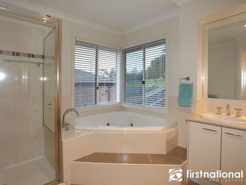 37  Cambridge Drive, Berwick VIC 3806