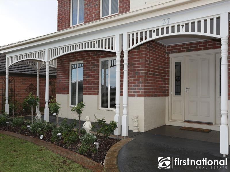 37  Cambridge Drive, Berwick VIC 3806