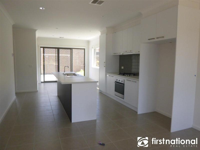 38/23 Atlantic Drive, Pakenham VIC 3810