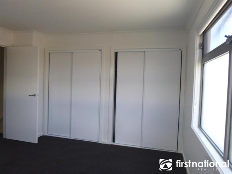 38/23 Atlantic Drive, Pakenham VIC 3810