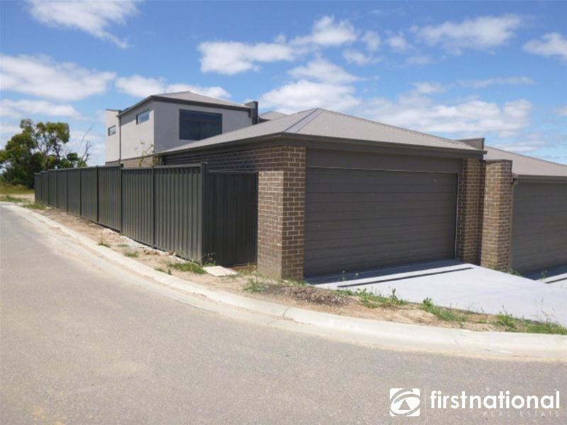 38/23 Atlantic Drive, Pakenham VIC 3810