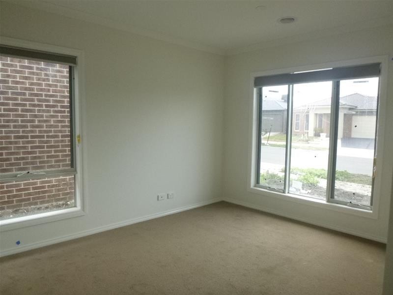 14 (Lot 925) Tilia Drive, Cranbourne North VIC 3977