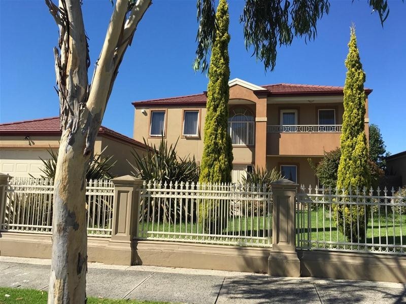 9 Packard Street, Berwick VIC 3806