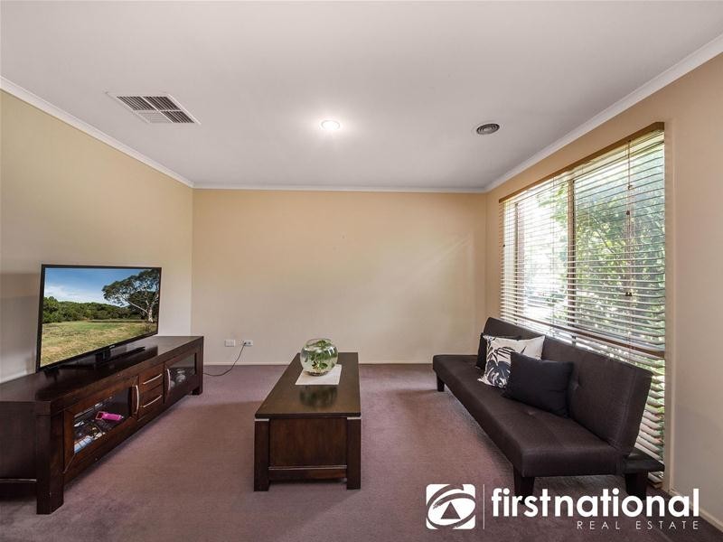 15 Blandford Crescent, Narre Warren South VIC 3805
