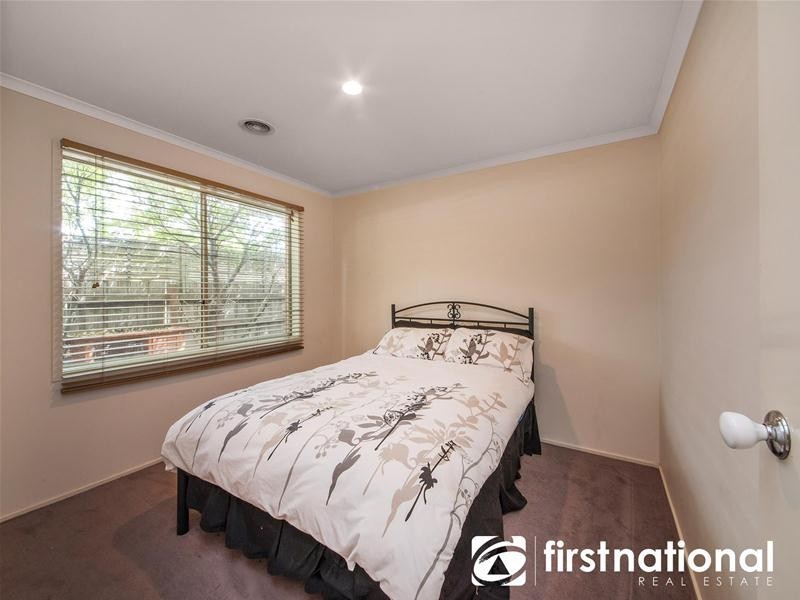 15 Blandford Crescent, Narre Warren South VIC 3805