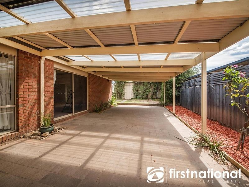 15 Blandford Crescent, Narre Warren South VIC 3805