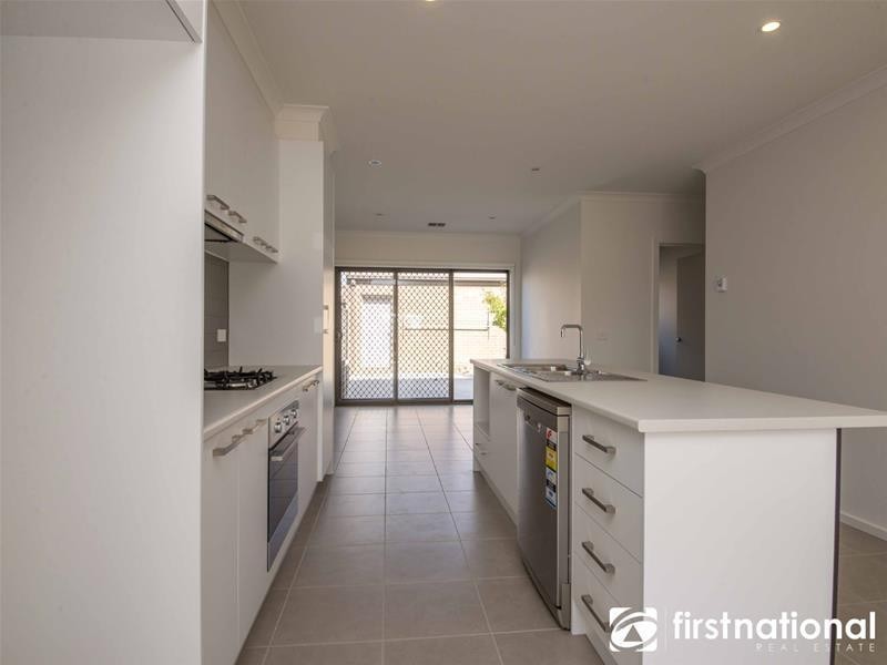 39/23 Atlantic Drive, Pakenham VIC 3810