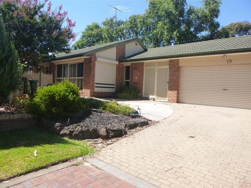 19 Adelong Court, Berwick VIC 3806