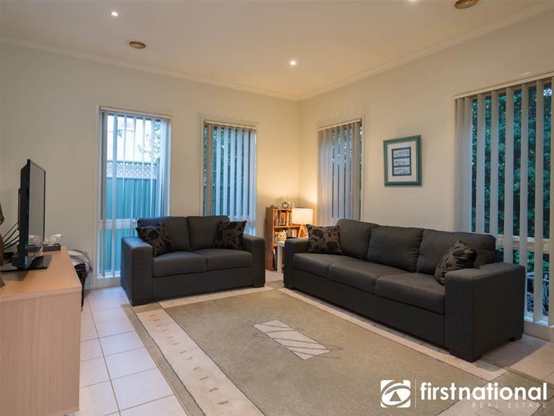 8/150 Avebury Drive, Berwick VIC 3806