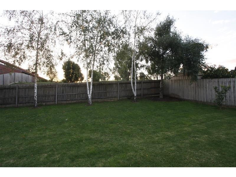 27 Melville Park Drive, Berwick VIC 3806