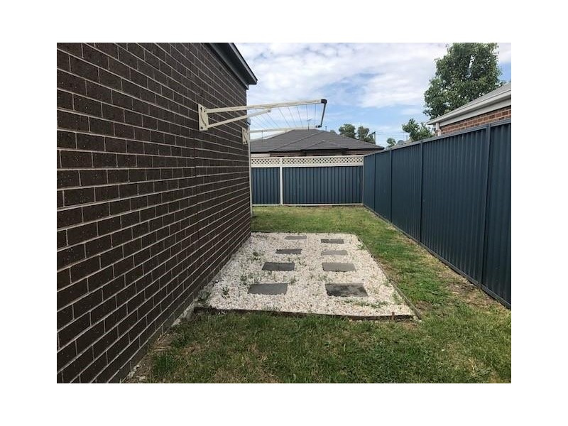 8 Kingsdale Crescent, Pakenham VIC 3810