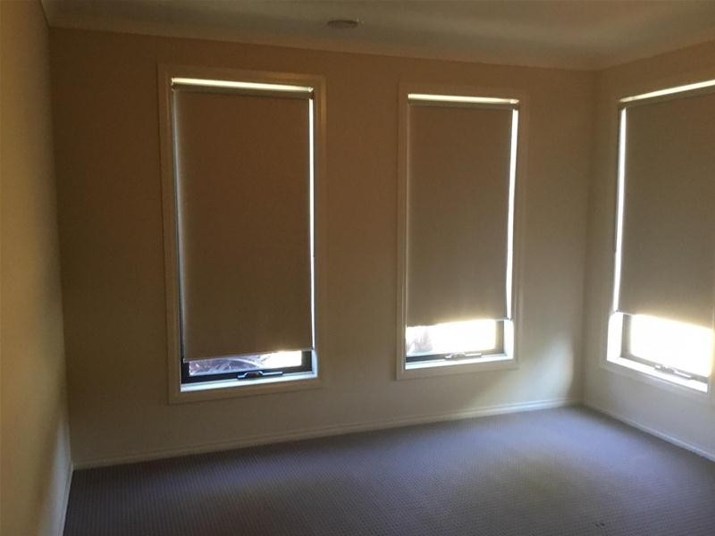 8 Kingsdale Crescent, Pakenham VIC 3810