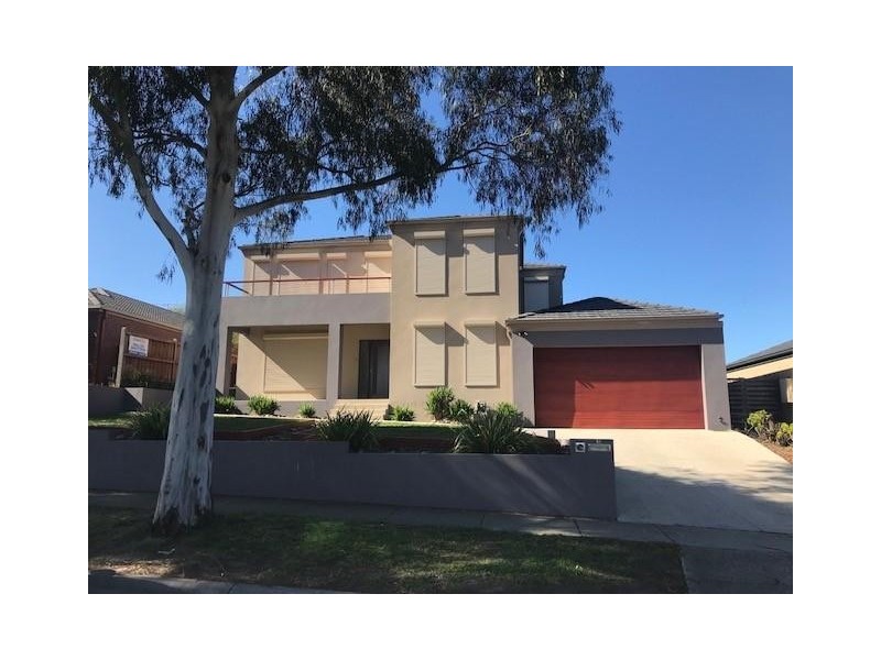 16 Riviera Drive, Berwick VIC 3806