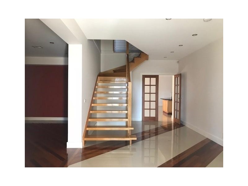 16 Riviera Drive, Berwick VIC 3806