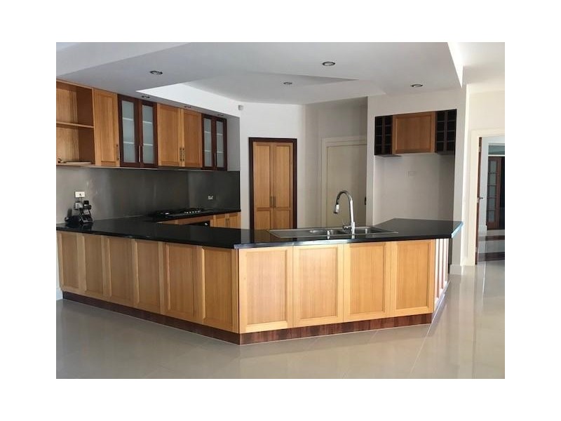 16 Riviera Drive, Berwick VIC 3806