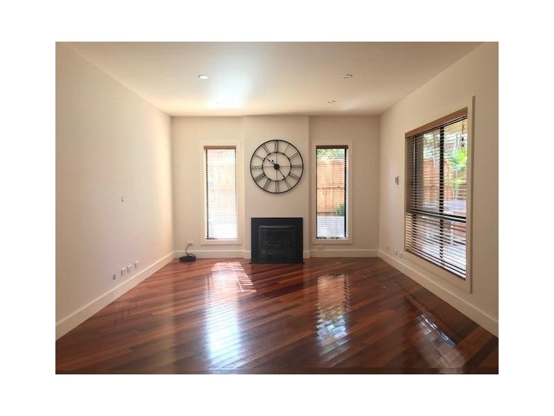 16 Riviera Drive, Berwick VIC 3806