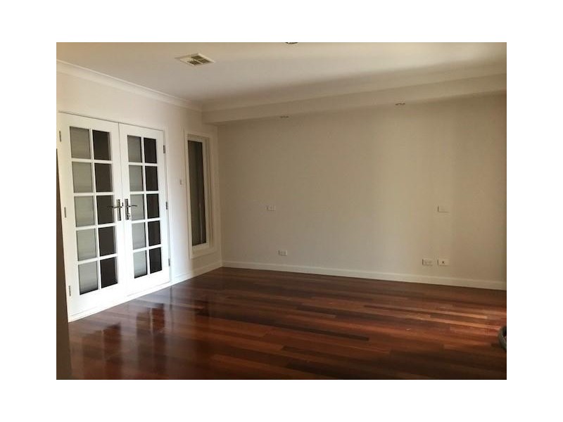 16 Riviera Drive, Berwick VIC 3806