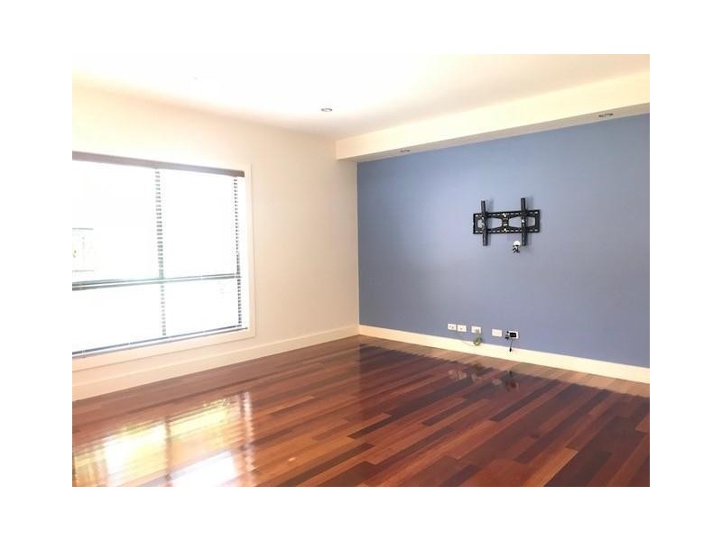 16 Riviera Drive, Berwick VIC 3806