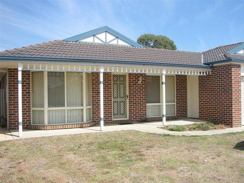 10 Souhail Court, Berwick VIC 3806