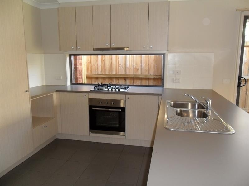 40 Devine Drive, Pakenham VIC 3810