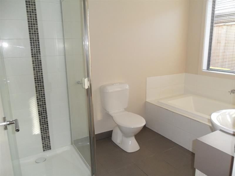 40 Devine Drive, Pakenham VIC 3810