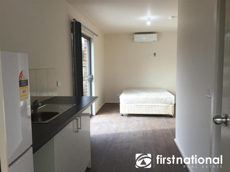 1/51 Henry Street, Pakenham VIC 3810