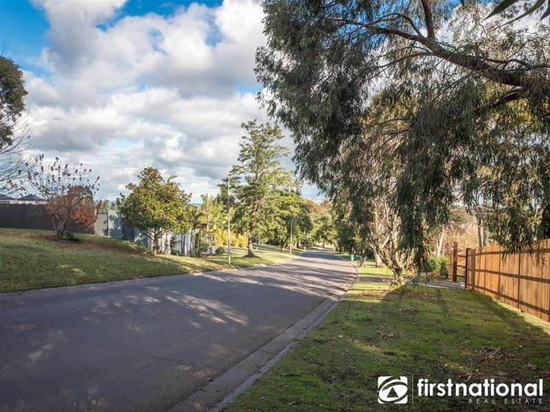 17 Casey Drive, Berwick VIC 3806