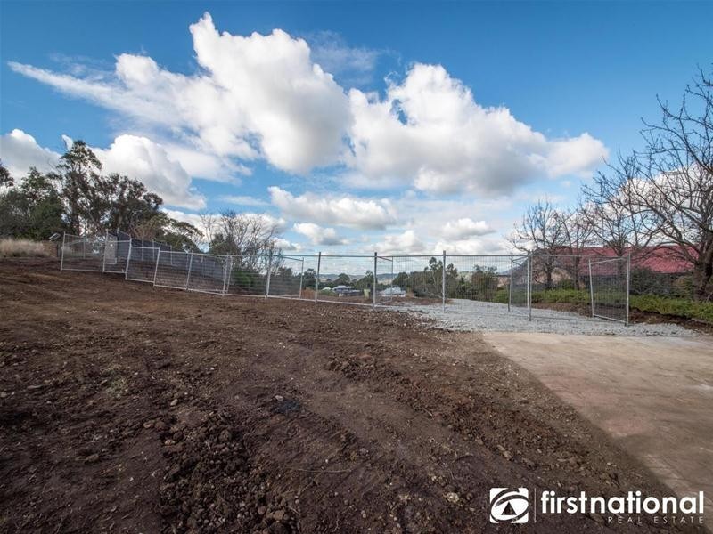 17 Casey Drive, Berwick VIC 3806