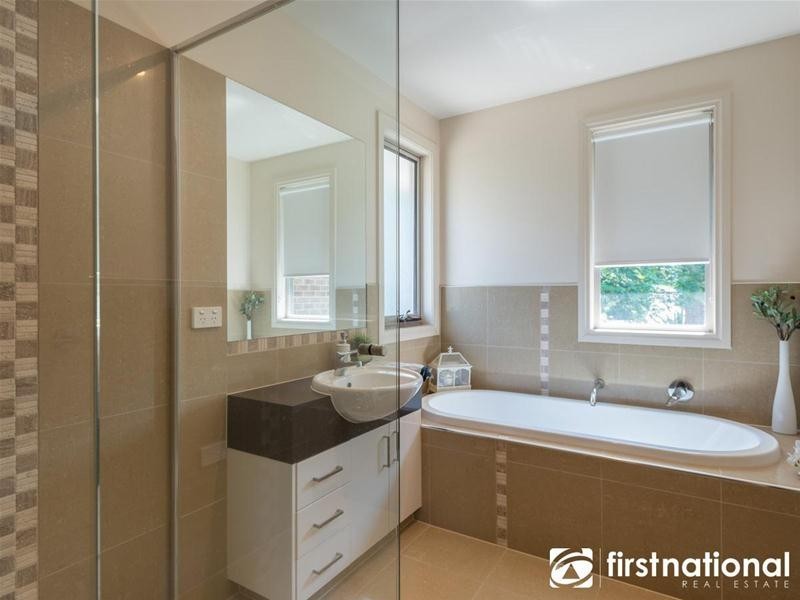 3/4A Buchanan Road, Berwick VIC 3806