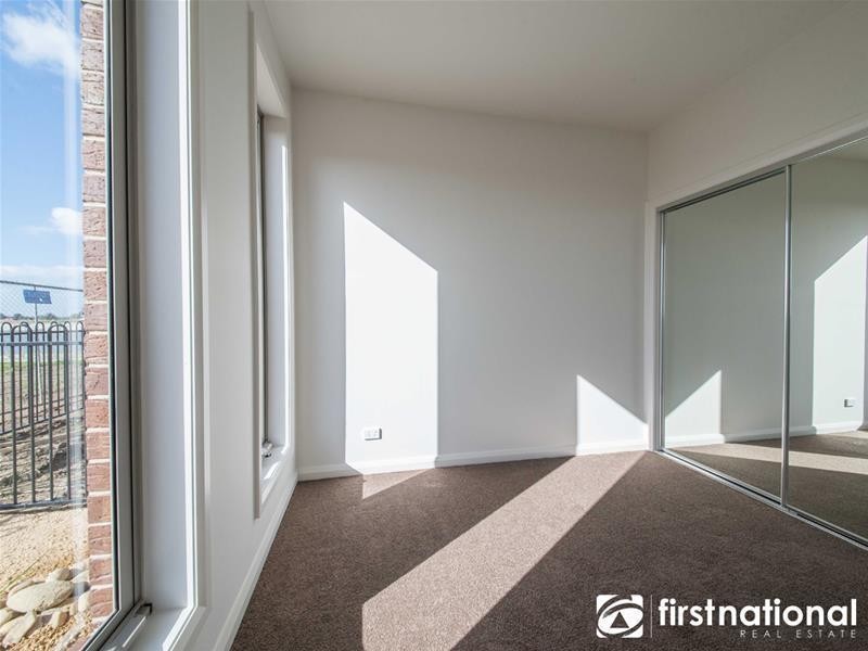 10 Coberley Way, Cranbourne North VIC 3977