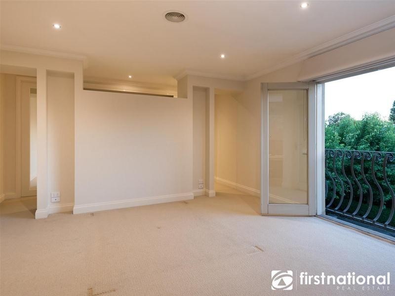 12 The  Esplanade, Narre Warren South VIC 3805