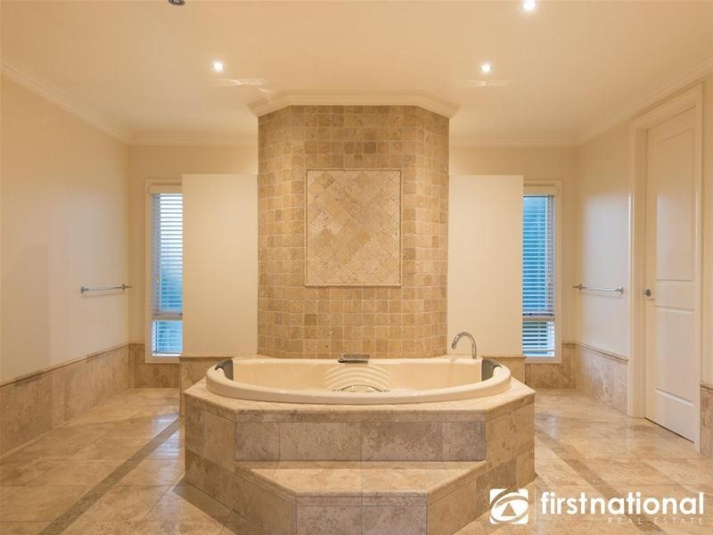 12 The  Esplanade, Narre Warren South VIC 3805