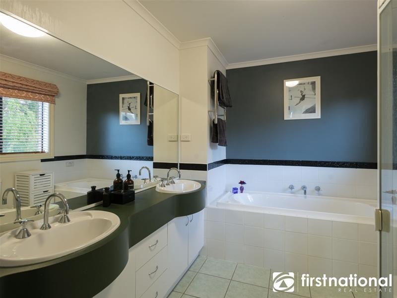 11  Gavinton Place, Berwick VIC 3806