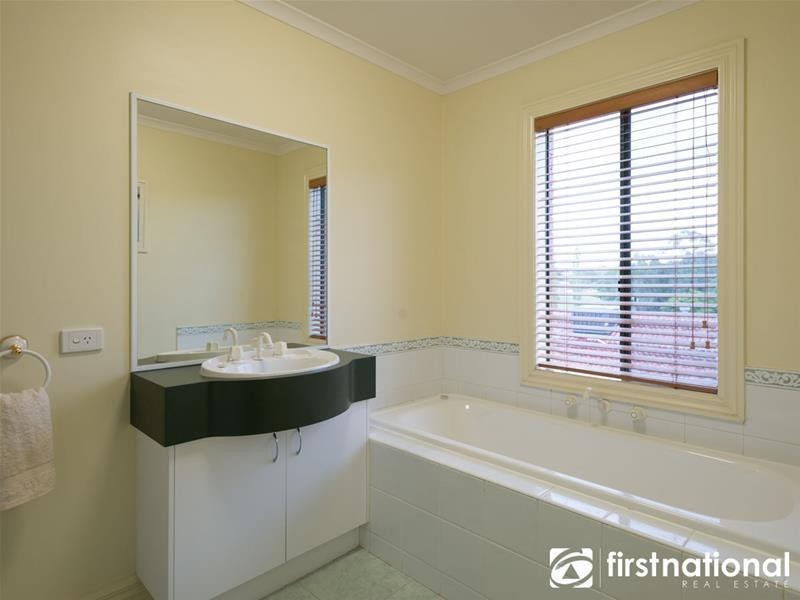 11  Gavinton Place, Berwick VIC 3806