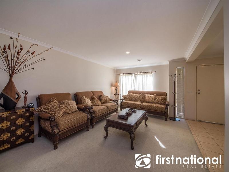 34 Baynton Crescent, Lynbrook VIC 3975