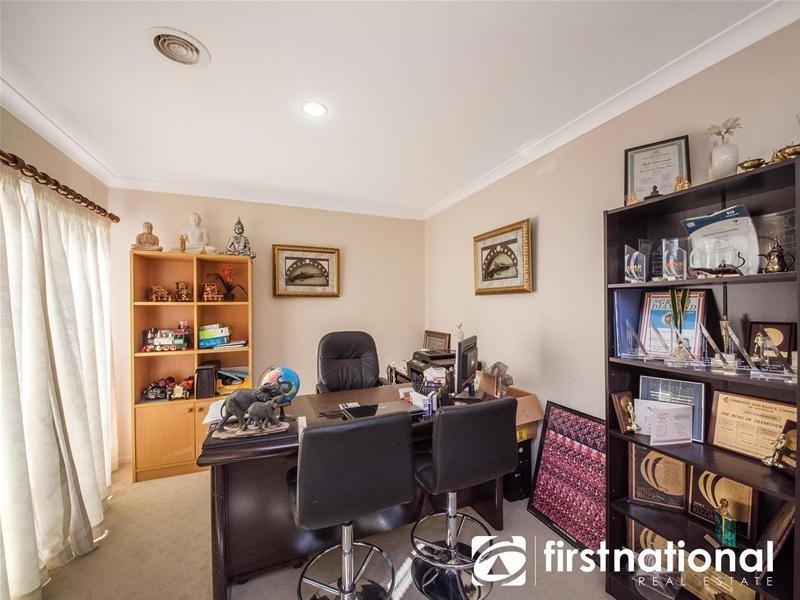 34 Baynton Crescent, Lynbrook VIC 3975