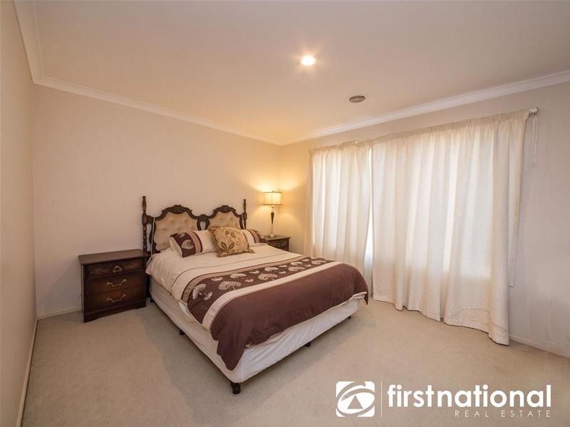 34 Baynton Crescent, Lynbrook VIC 3975