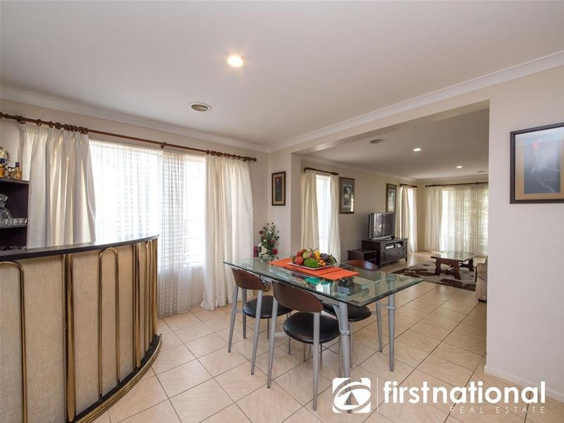 34 Baynton Crescent, Lynbrook VIC 3975