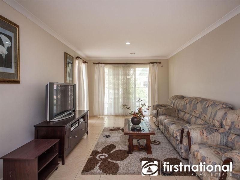 34 Baynton Crescent, Lynbrook VIC 3975