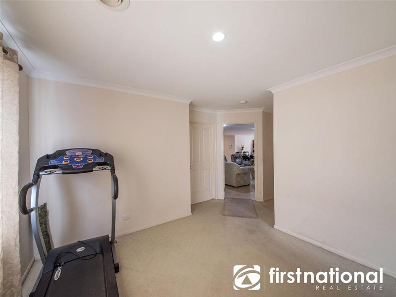 34 Baynton Crescent, Lynbrook VIC 3975