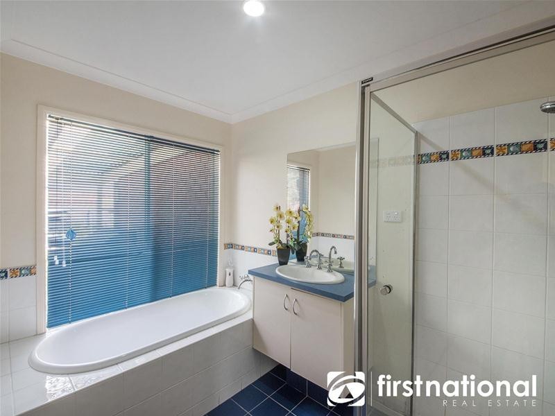 34 Baynton Crescent, Lynbrook VIC 3975