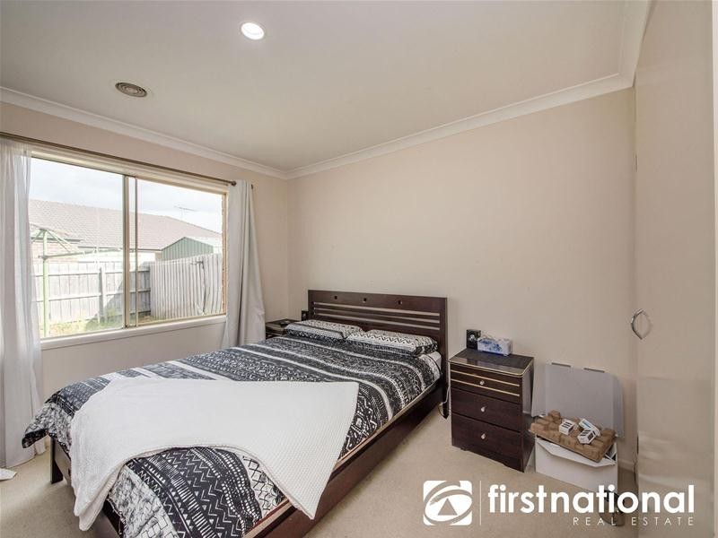 34 Baynton Crescent, Lynbrook VIC 3975