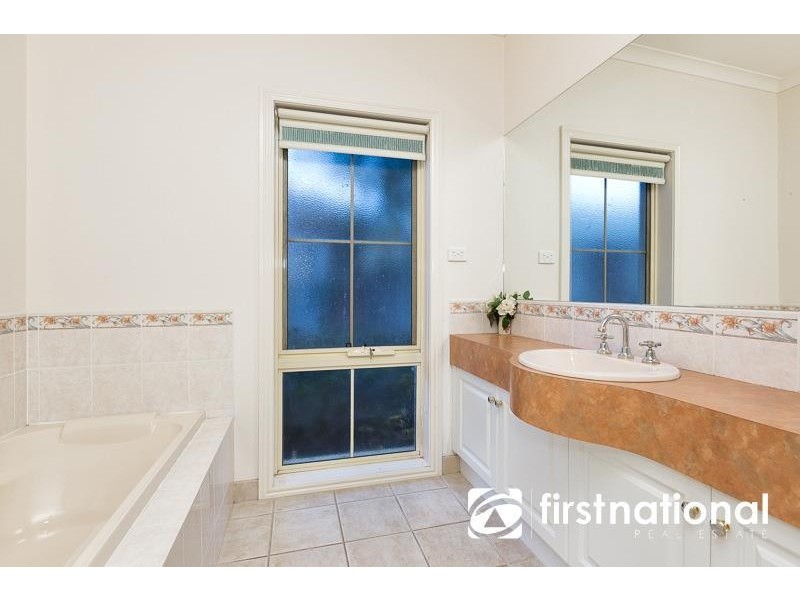 5/64 Gloucester Avenue, Berwick VIC 3806